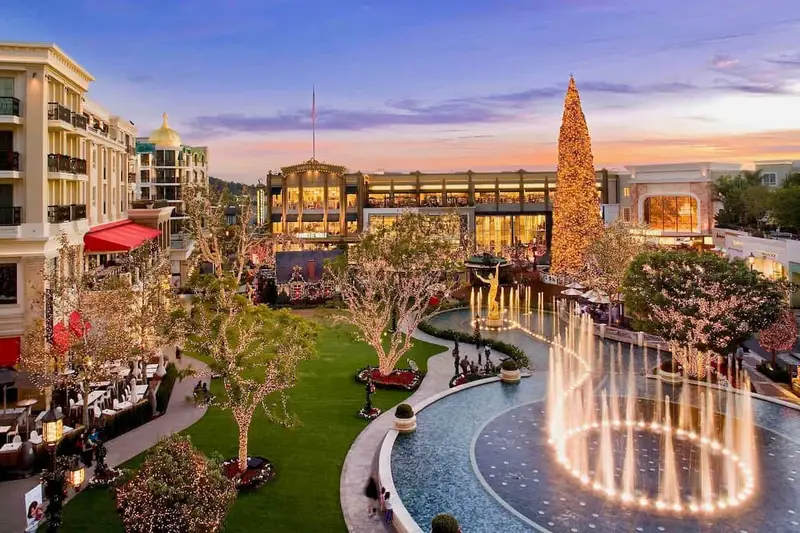 Fountain plaza at Westgate in Glendale, Arizona